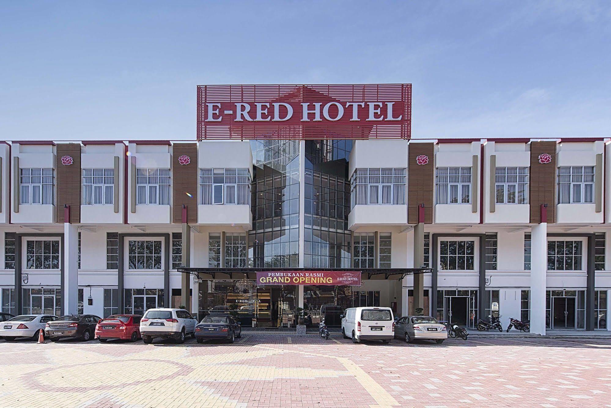 E-Red Hotel Alma Cosmo Букит-Мертаджам Экстерьер фото